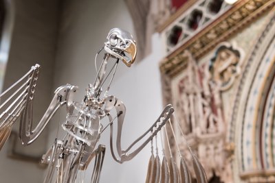 The Nerve Rack, 2019 (Acetal, Acrílico, Alumínio, Latão, Circuitos eléctricos, Pintura, PVC, Resina, Servomotores, Aço) de Mat Collishaw