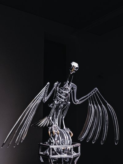 The Nerve Rack, 2019 (Acetal, Acrílico, Alumínio, Latão, Circuitos eléctricos, Pintura, PVC, Resina, Servomotores, Aço) de Mat Collishaw