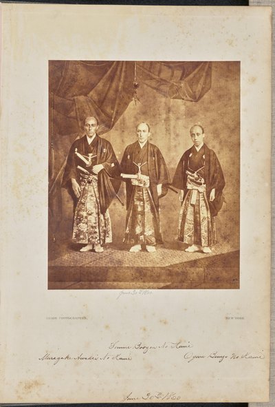 Retrato de grupo dos principais enviados da primeira embaixada japonesa aos Estados Unidos, Washington, D.C. de Mathew B. Brady