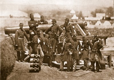 General Corcoran (extrema esquerda) e oficiais dos 69º Voluntários de Nova York, 1861-65 de Mathew B. Brady