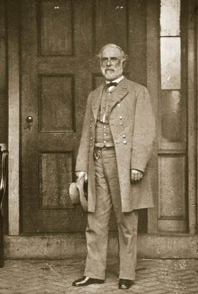 General Robert E. Lee, em frente à sua casa em Richmond, em abril de 1865 de Mathew B. Brady