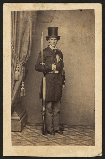 James Henry Lane (1814-1866), político e líder do Partido de Estado Livre do Kansas, retrato completo, com arma (foto sépia) de Mathew B. Brady