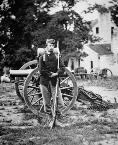 Soldado D.W.C. Arnold, Exército da União, fotografado perto de Harper