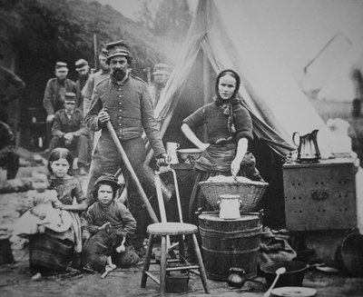 Soldado do 31º Regimento da Pensilvânia com família em Camp Slocum, perto de Washington D.C. de Mathew Brady