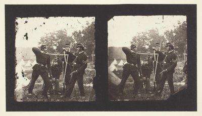 Sem título [soldados americanos posando com armas], 1850-1900. de Mathew Brady
