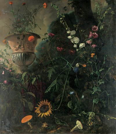 Malvas-rosa, rosas, uma flor de renda azul, girassol e cogumelos, com malmequeres em uma urna perto de uma árvore de Matthias Withoos