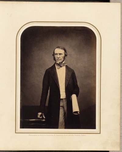 O Exmo. Sr. W. E. Gladstone, Deputado. de Maull and Polyblank