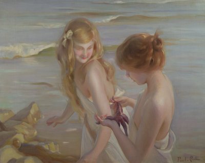 Duas raparigas com uma estrela-do-mar numa praia de Maurice Chabas