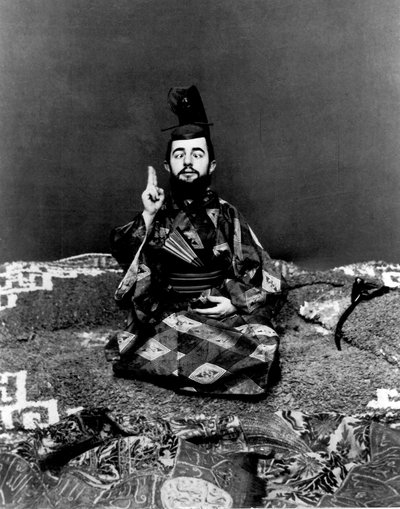 Henri de Toulouse-Lautrec em trajes japoneses, cerca de 1892. de Maurice Guibert