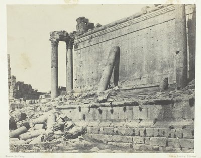 Baalbeck Heliópolis, Templo de Júpiter, Frente Leste, Síria, 184951, impresso em 1852. de Maxime Du Camp