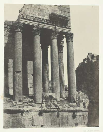 Baalbeck Heliópolis, Templo de Júpiter, Vista Tirada do Ângulo Sudeste, Síria, 184951, impresso em 1852. de Maxime Du Camp