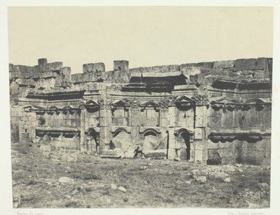 Baalbeck, Interior do Recinto dos Templos do Sol e Júpiter, Síria, 184951, impresso em 1852. de Maxime Du Camp