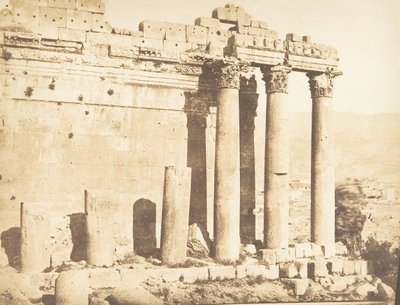 Colunata ocidental do Templo de Júpiter, Baâlbek Heliopolis, 15 de setembro de 1850. de Maxime Du Camp