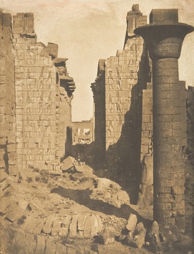 Corte dos Bubastites e entrada do Salão do Hipoestilo do Palácio de Karnac, Tebas, 1849-50. de Maxime Du Camp