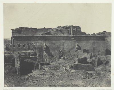 Fachada posterior, Grande Templo de Denderah Teutyres, Alto Egito, 184951, impresso em 1852. de Maxime Du Camp