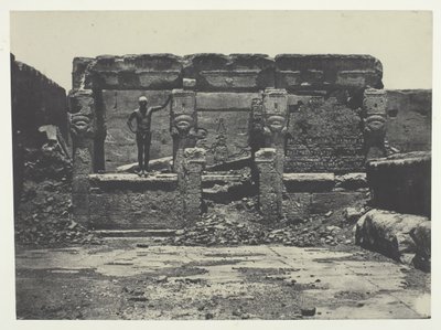 Grande Templo de Dendera Teutyres, Alto Egito, 184951, impresso em 1852. de Maxime Du Camp