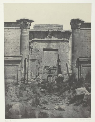 Medinet-Habu, Propylaea of the Thutmoseum, Thebes, 184951, impresso em 1852. de Maxime Du Camp