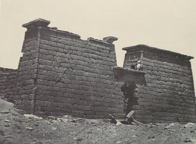 Núbia. Hemi-Speos de Sebour. Pylons, 1850. de Maxime Du Camp
