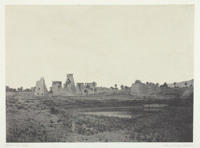 Karnak Palace, South Propylaea, Thebes, 184951, impresso em 1852. de Maxime Du Camp