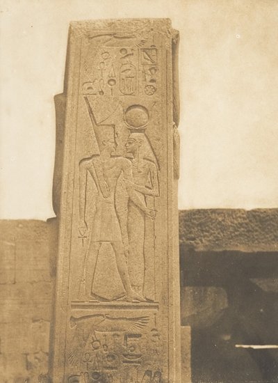 Pilar do Santuário de granito do Palácio de Karnac Baixo-relevo representando Thothmes III..., 1849-50. de Maxime Du Camp
