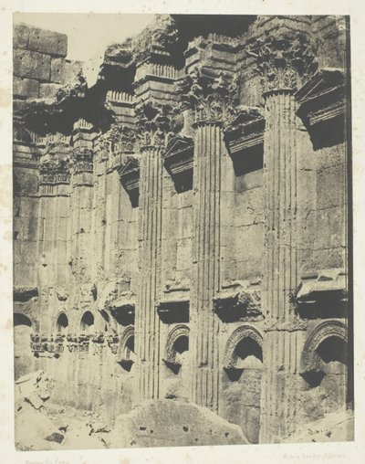 Templo de Júpiter em Baalbeck (Heliópolis, Naos Interior; Síria) de Maxime Du Camp