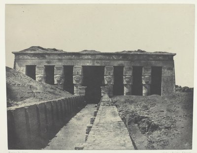 Vista Geral, Grande Templo de Dendera Teutyres, Alto Egito, 184951, impresso em 1852. de Maxime Du Camp