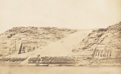 Vista geral do Speos de Phré e Athor, em Abousemblil, tirada da ilha, 29 de março de 1850. de Maxime Du Camp
