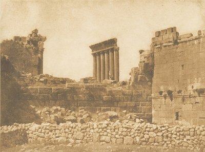 Vista geral das ruínas de Baalbek, tomadas do leste, Setembro de 1850. de Maxime Du Camp