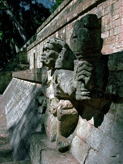 Esculturas em pedra - templo 11 de Mayan