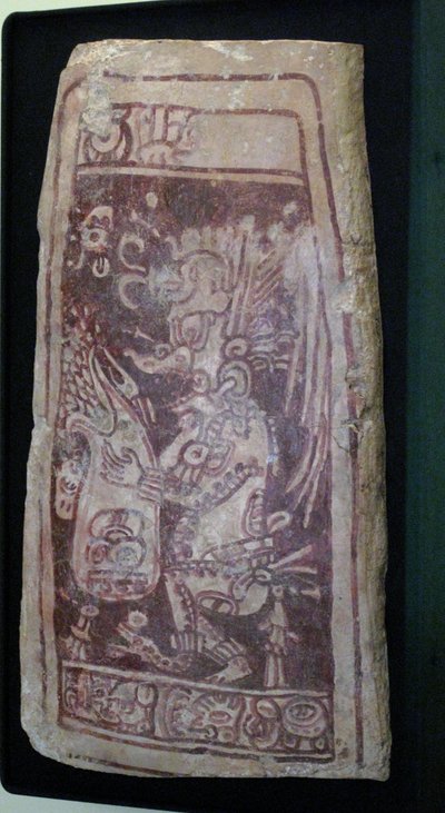 Tampa da abóbada com pintura do deus K "Awiil e texto hieroglífico, área de Chenes, Yucatan, período clássico tardio, 600-900 DC de Mayan