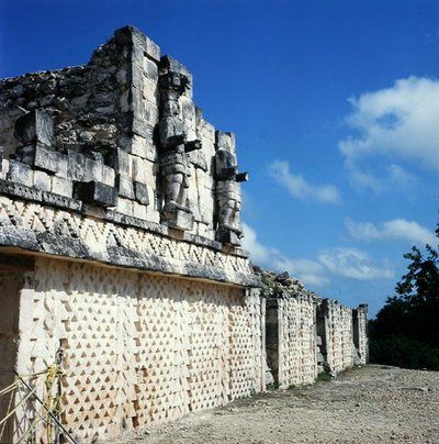 Detalhe da fachada posterior do Palácio das Máscaras, Período Clássico Final (600-900 d.C.) (foto) (ver também 238296) de Mayan Mayan