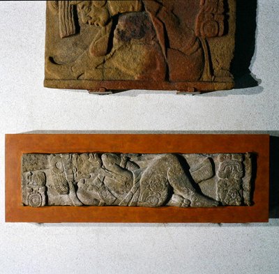 Lintel 27 de Tonina, Chiapas, México, Período Clássico Final (600-900 d.C.) (pedra) de Mayan Mayan
