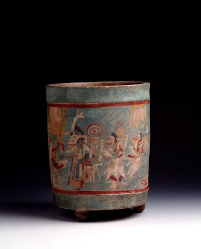 Arte pré-colombiana, civilização maia, período clássico: vaso cilíndrico em barro policromado decora uma cena cerimonial com personagens em procissão. De La Lagunita, Quiche, Guatemala. Sol. h. 24,1 x diam. 18,5 cm Guatemala, Museo Nazionale di Archeolo de Mayan Mayan