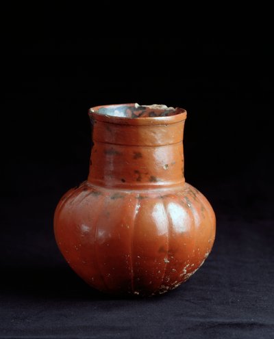 Arte pré-colombiana, civilização maia, período pós-clássico: frasco de barro. De Los Cerritos, Chicaj, Quiche, Guatemala Sol. h. 17,5 x diam. 9 cm Guatemala, Museu Nacional de Arqueologia e Etnologia de Mayan Mayan