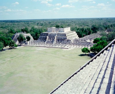 Civilização pré-colombiana: vista do site de Chichen Itza na região de Yucatan. Civilização Maia, período clássico e renascimento Maia, 750-1200 d.C. México de Mayan Mayan