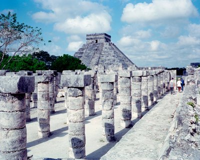 Civilização pré-colombiana: vista do site de Chichen Itza na região de Yucatan. Civilização Maia, período clássico e renascimento Maia, 750-1200 d.C. México de Mayan Mayan