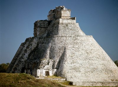 Pirâmide do Mágico, Século VI de Mayan Mayan
