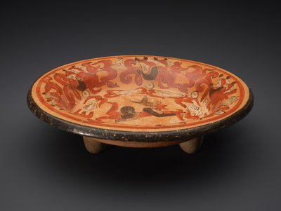 Placa de tripé com Deus N e Coatimundis, 600-900 AD (cerâmica) de Mayan Mayan