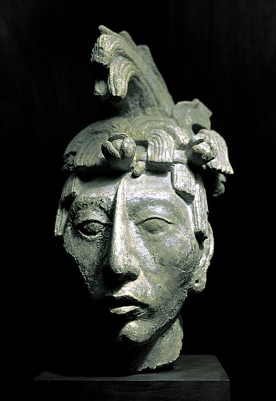 Cabeça de guerreiro (escultura, cerca de 683) de Mayan Mayan
