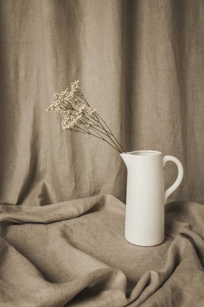 Natureza-morta floral minimalista de Mayra Pama