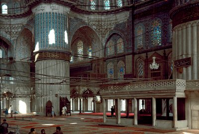 Arte otomana: vista interna do Mosquee Azul construído entre 1609 e 1616 de Mehmet Aga