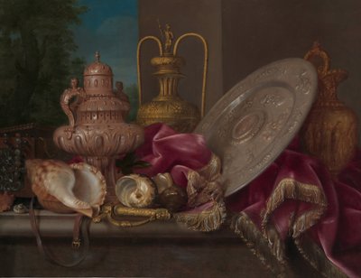 Natureza morta com placas de prata e ouro, conchas e uma espada, quarto quarto do século XVII. de Meiffren Conte