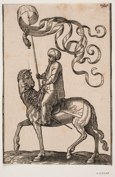 Porta-estandarte montado, perfil para v.; o estandarte é trilobado e abaixo dele está suspensa uma pena; sua espada colocada entre sua perna v. e o flanco do cavalo de Melchior Lorck