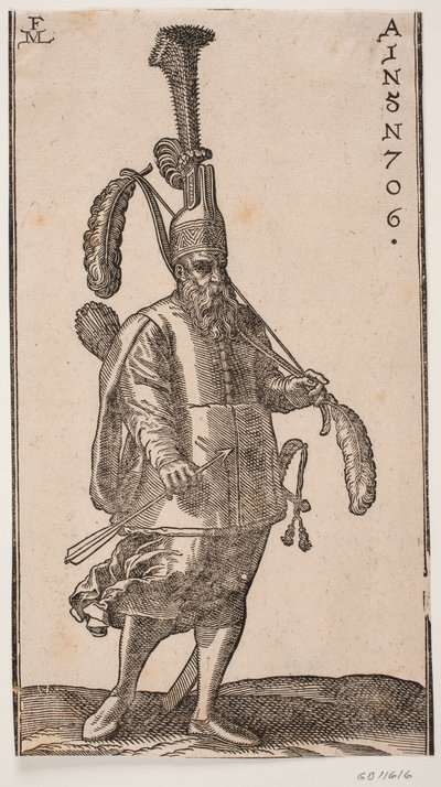 Soldado de pé, virado para o lado direito da foto; cocar com pluma ereta muito alta; na mão esquerda, um laço com grandes penas nas duas pontas; na mão direita, uma flecha; nas costas, uma aljava e ao lado, uma espada de Melchior Lorck