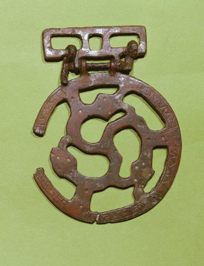 Decoração de cinto encontrada em Saint-Denis, França (metal) de Merovingian