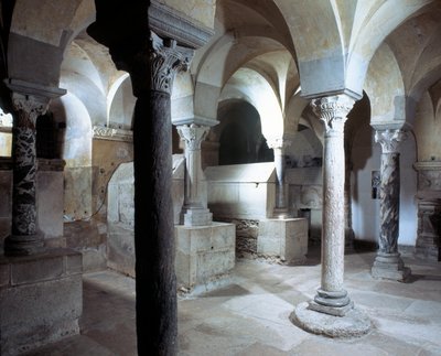 Merovingian Art: vista da cripta da Abadia de Jouarre. Século VII d.C. Sena e marga de Merovingian