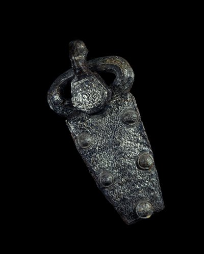 Merovingian art: placa de fivela de cinto em ferro damasquino prateado. 650-700 AD. Paris, Musee Carnavalet. de Merovingian