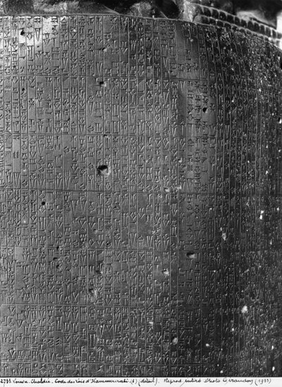 Código de Hamurabi, detalhe da inscrição da coluna que relaciona uma coleção de julgamentos exemplares promulgada por Hamurabi, rei da Babilônia, encontrada em Susa, cerca de 1750 aC basalto ver também foto 286949 bw de Mesopotamian