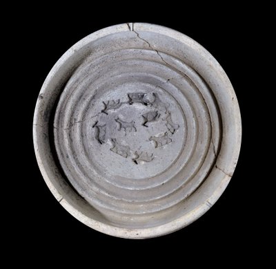 Mesopotâmia: taça terracota de animais. 1750 AC. Dos pratos reais do Palácio do Rei Zimrilim a Mari. Paris, Museu do Louvre de Mesopotamian