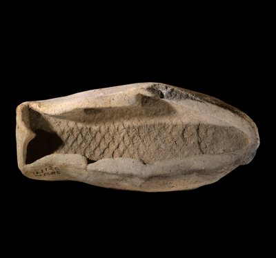 Mesopotâmia: molde de terracota em forma de peixe. Por volta de 1800 AC. Dos pratos reais do Palácio do Rei Zimrilim a Mari. Paris, Museu do Louvre de Mesopotamian